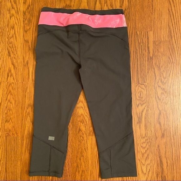 Made Sexy by Victoria’s Secret VSX Crop Leggings - Picture 2 of 6